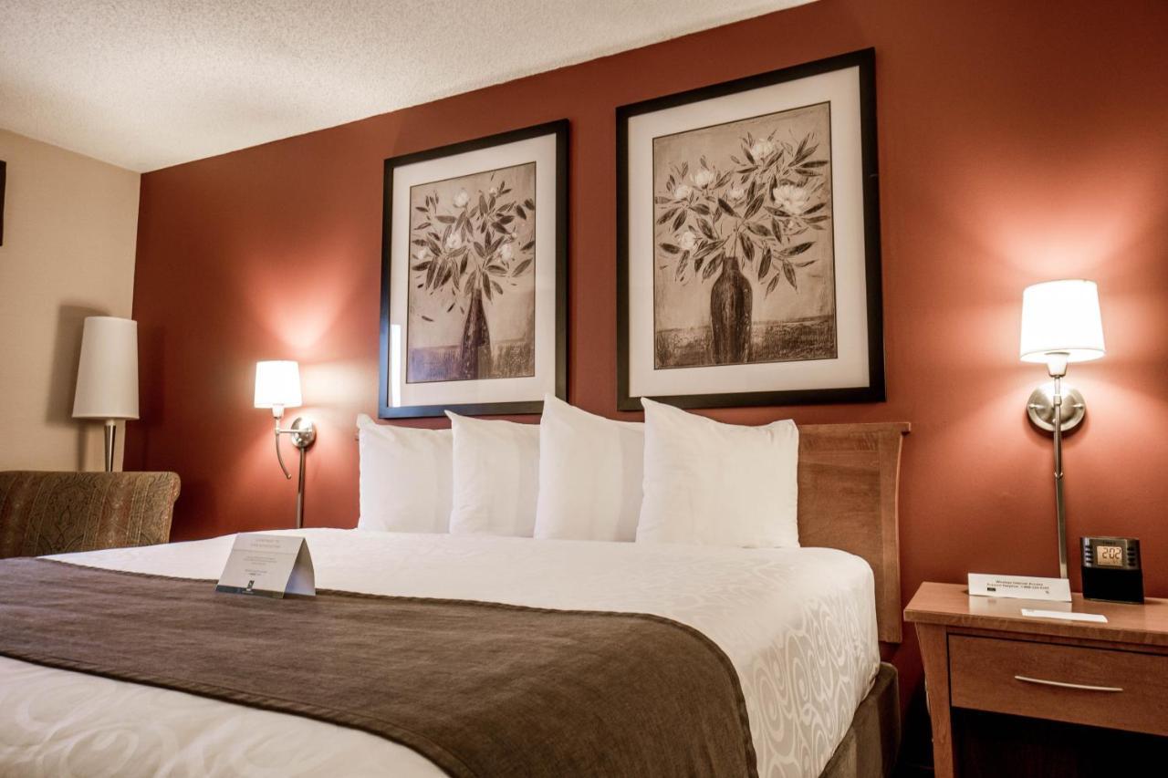 Quality Inn & Suites Saskatoon Exterior photo