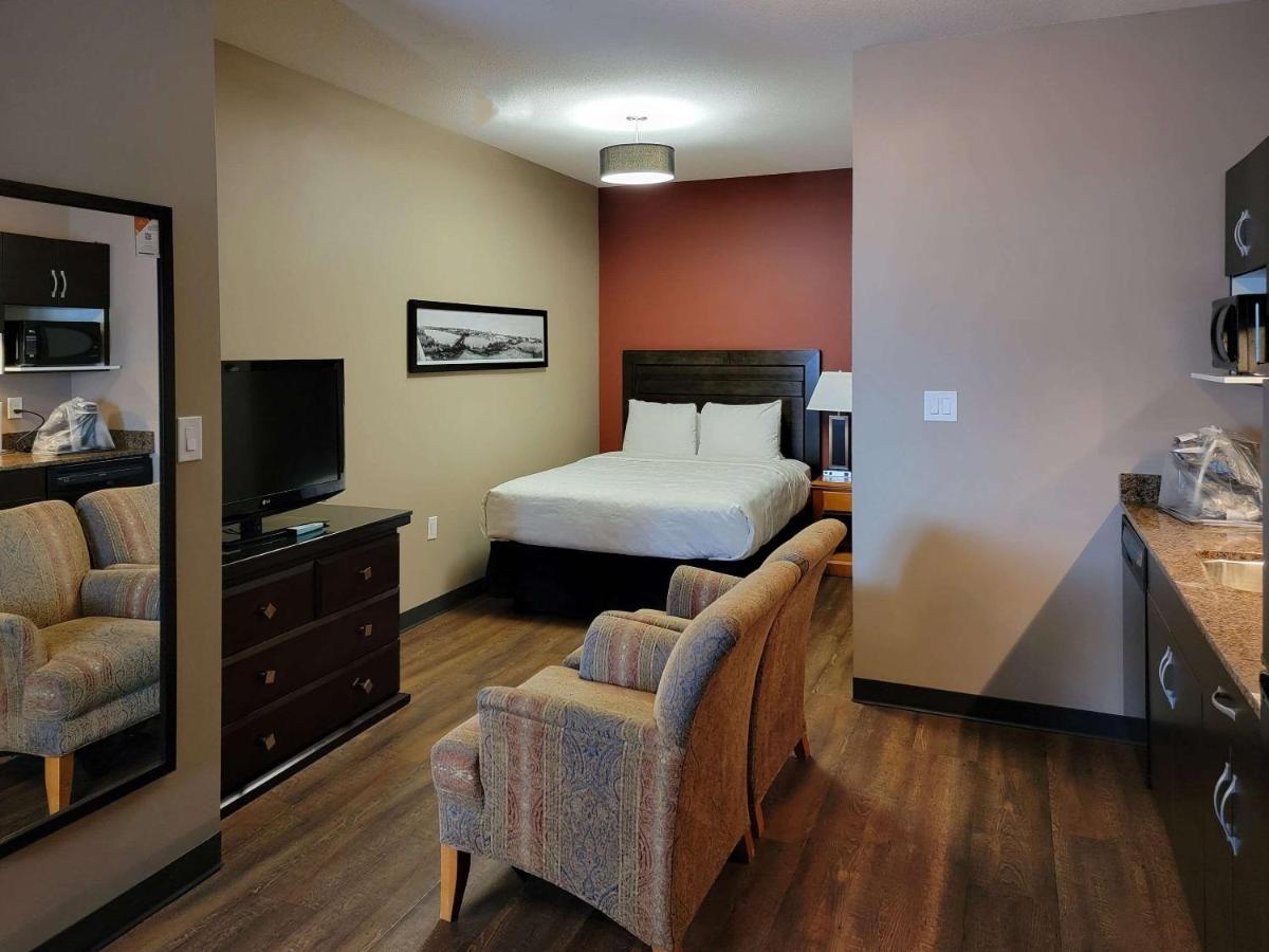 Quality Inn & Suites Saskatoon Exterior photo