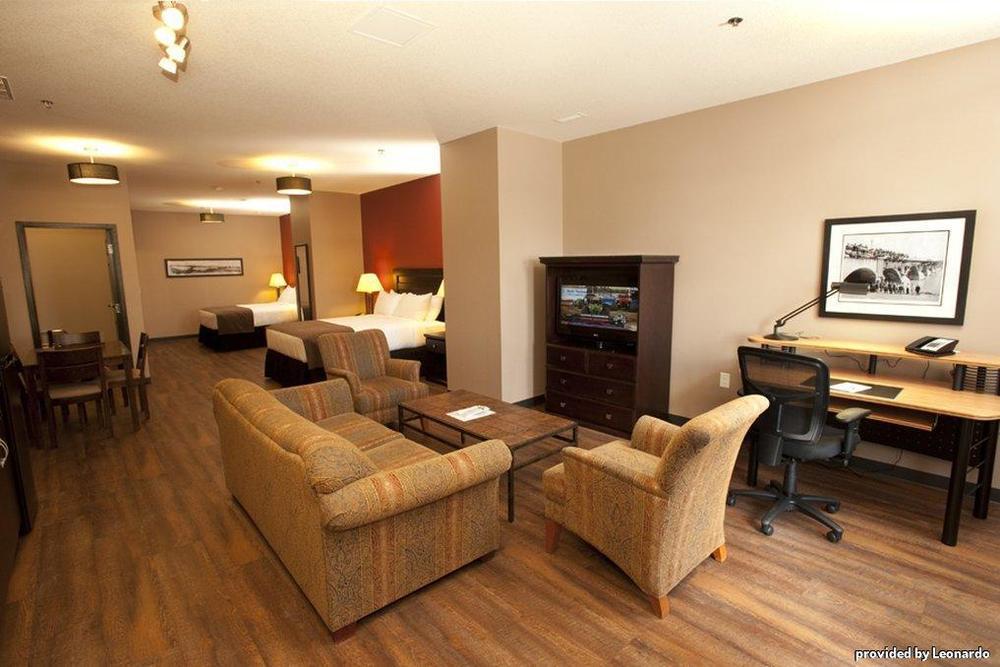 Quality Inn & Suites Saskatoon Room photo