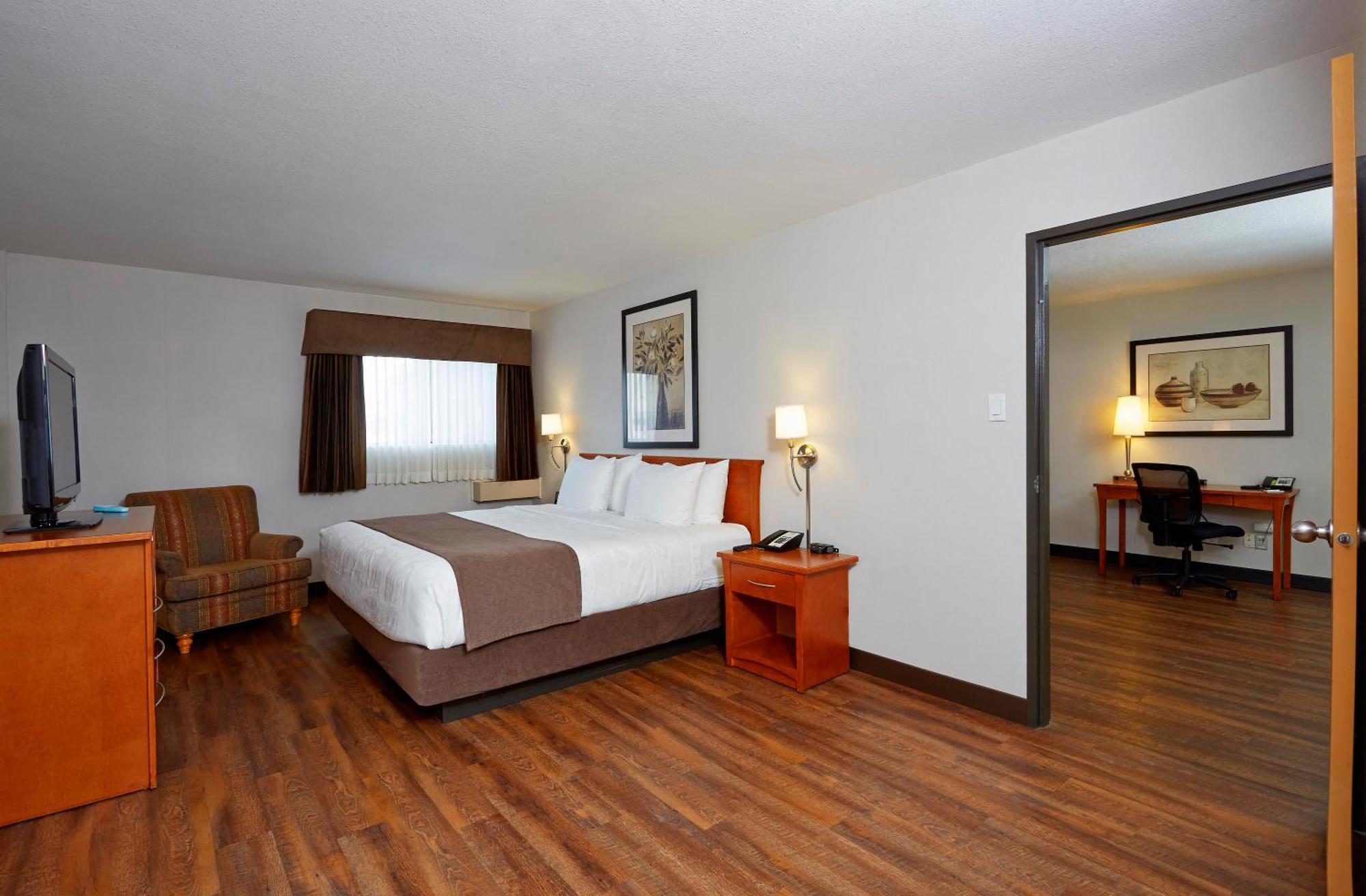 Quality Inn & Suites Saskatoon Room photo