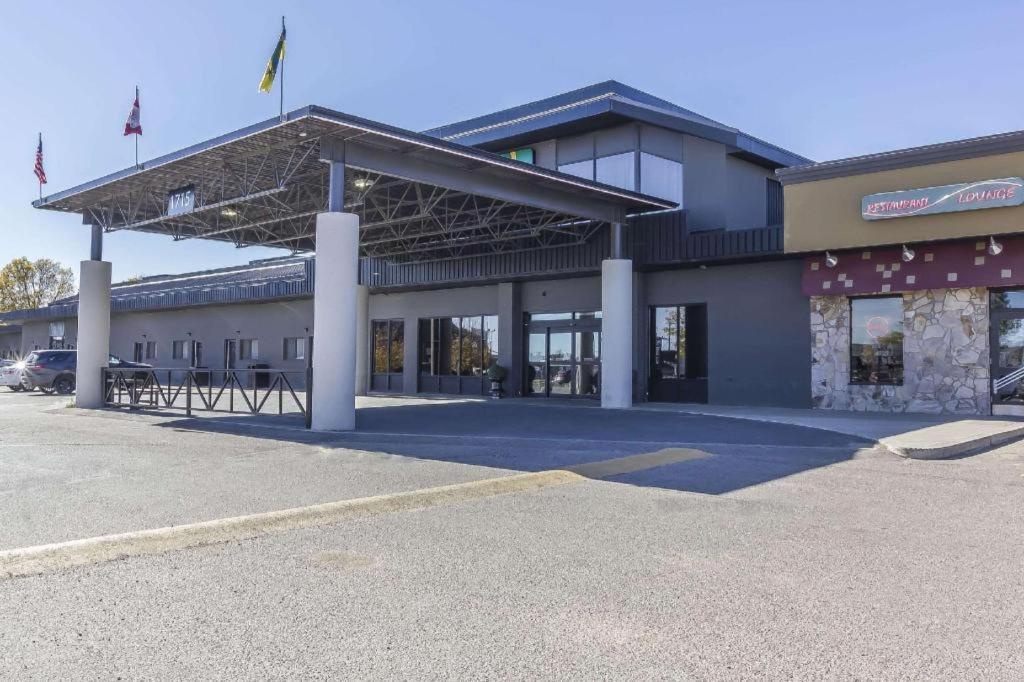 Quality Inn & Suites Saskatoon Exterior photo