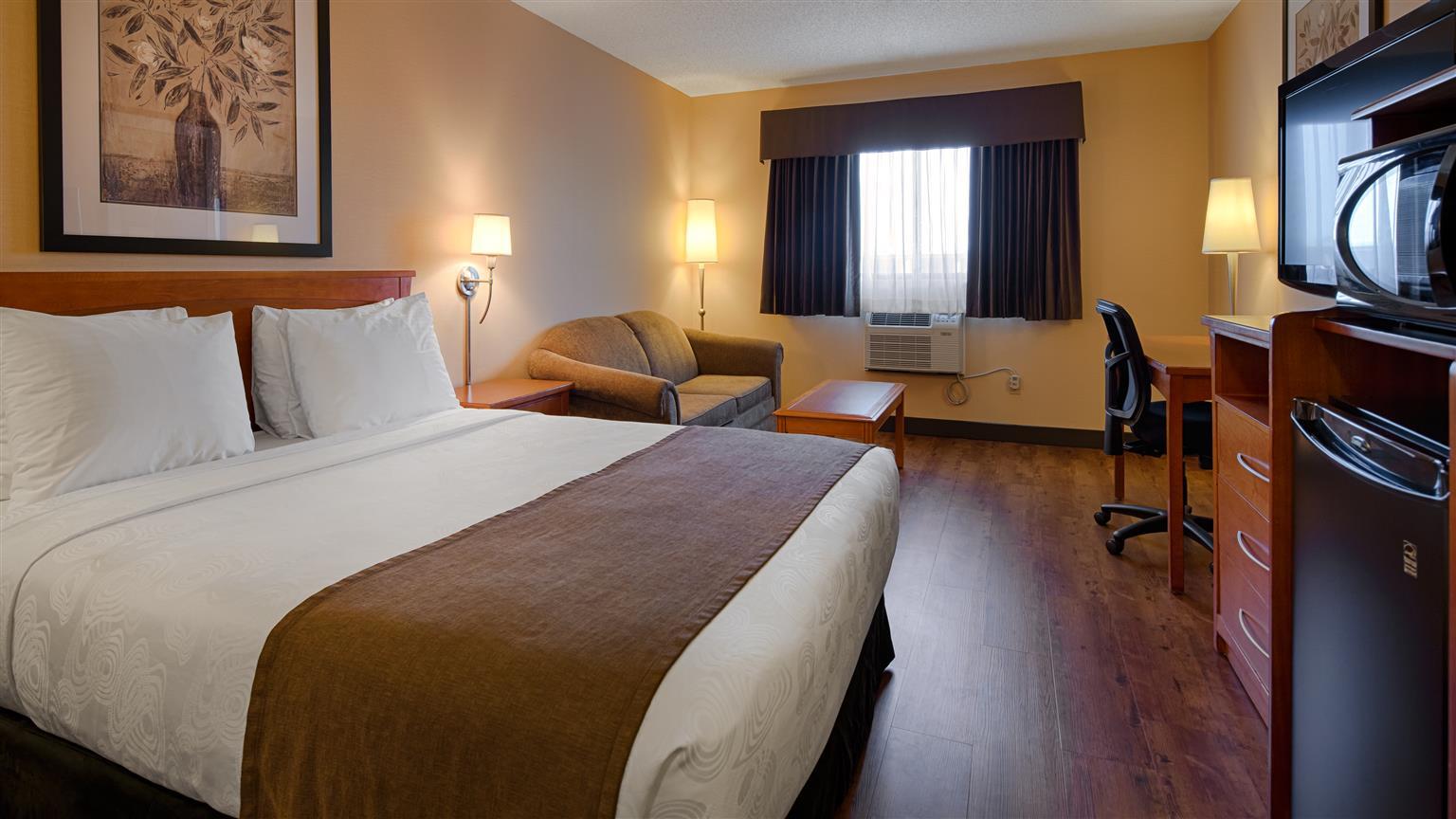 Quality Inn & Suites Saskatoon Exterior photo