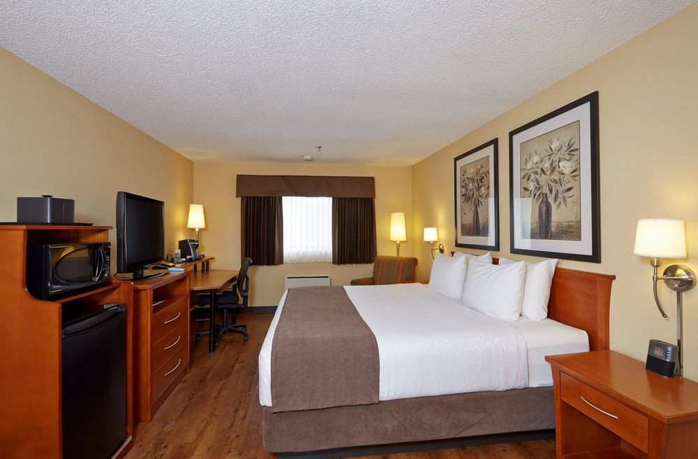 Quality Inn & Suites Saskatoon Exterior photo